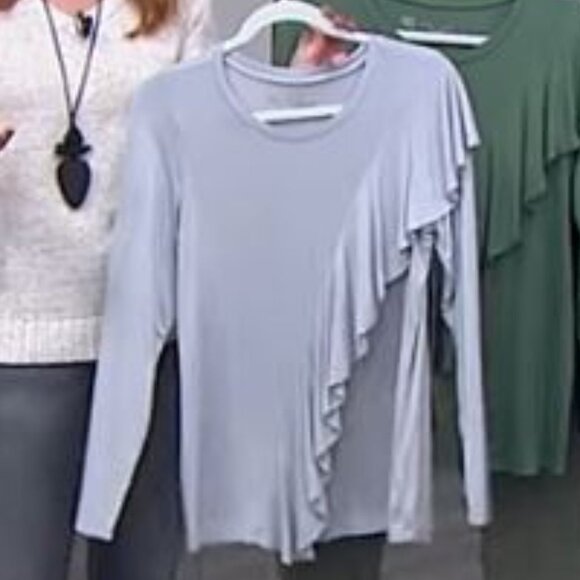 DG2 Diane Gilman Ruffle Front Top 613-558 - Picture 2 of 5